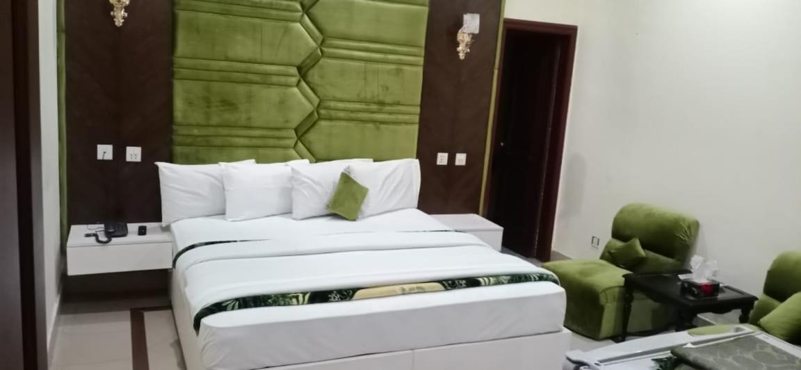 Hotel Pak Continental Multan Exterior foto