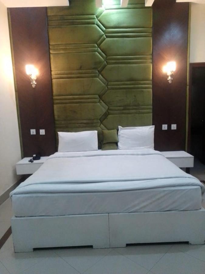 Hotel Pak Continental Multan Exterior foto