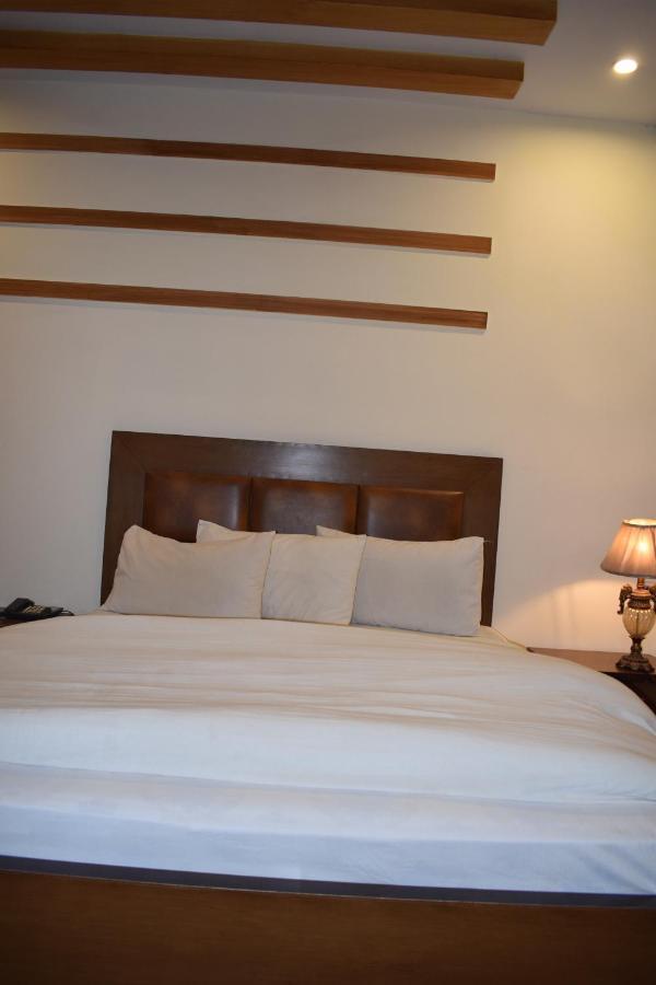 Hotel Pak Continental Multan Exterior foto