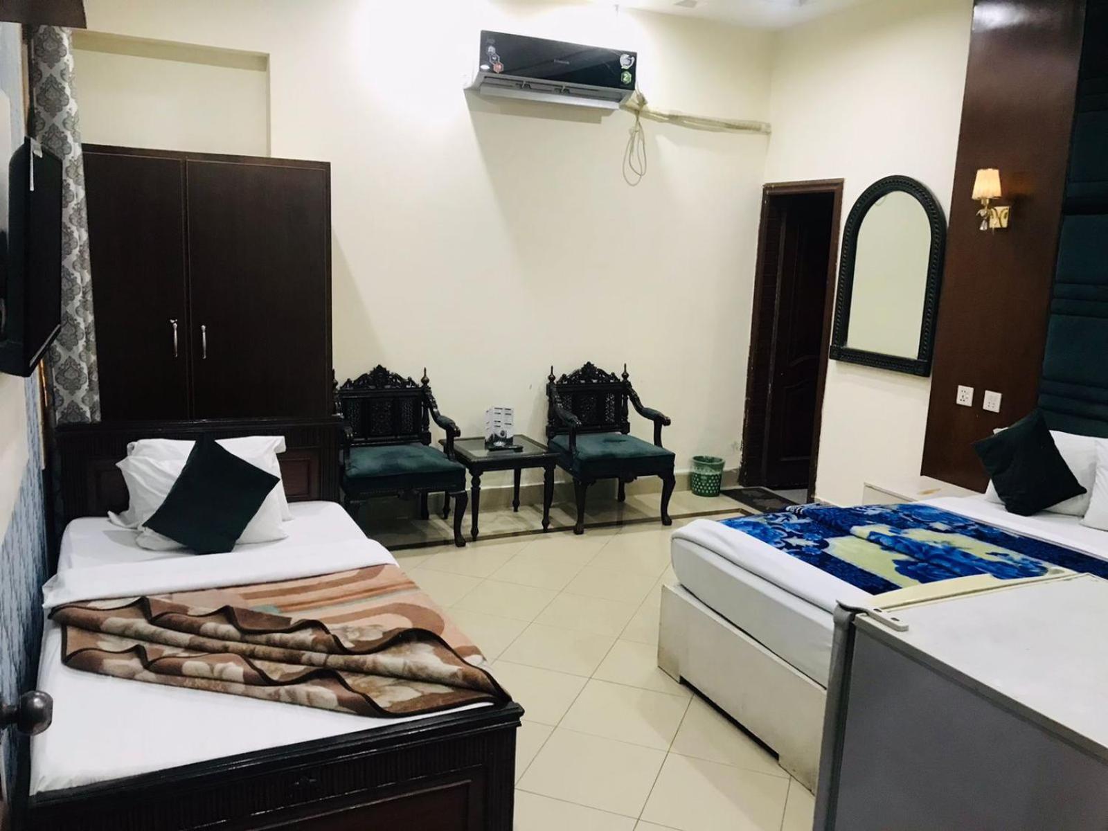 Hotel Pak Continental Multan Exterior foto