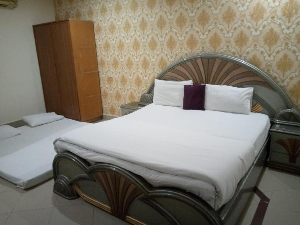 Hotel Pak Continental Multan Exterior foto