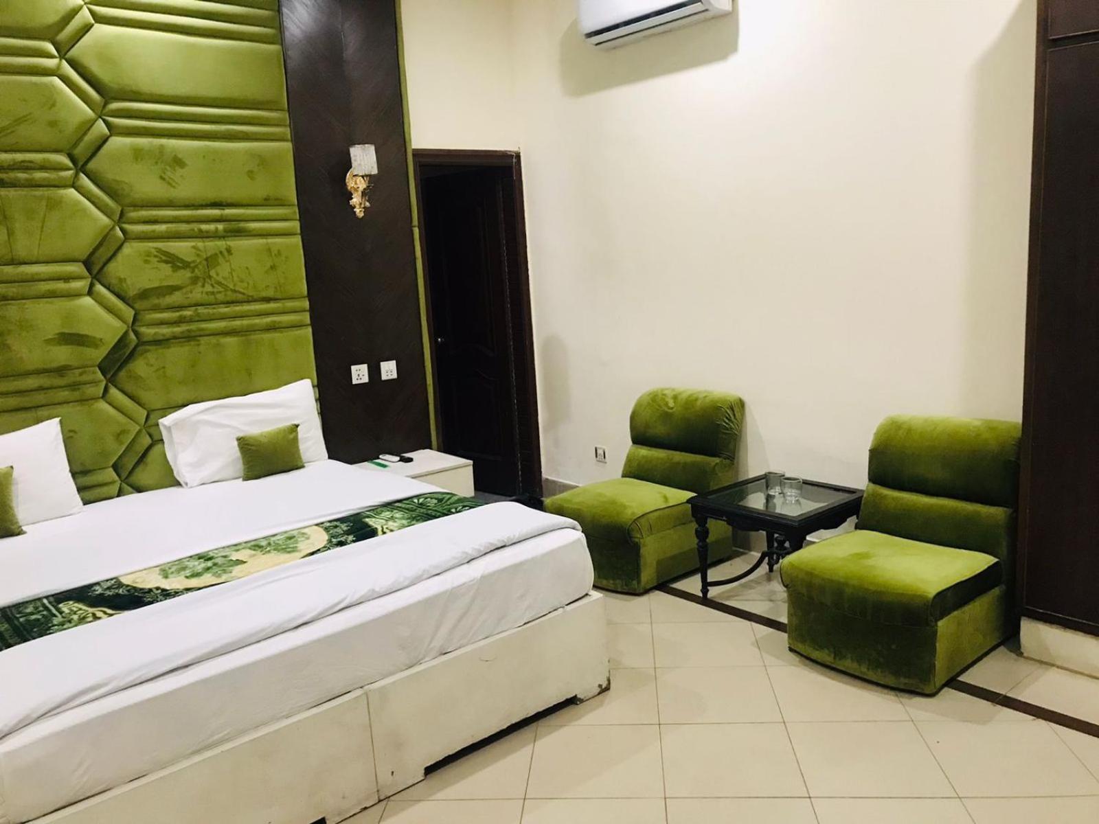 Hotel Pak Continental Multan Exterior foto