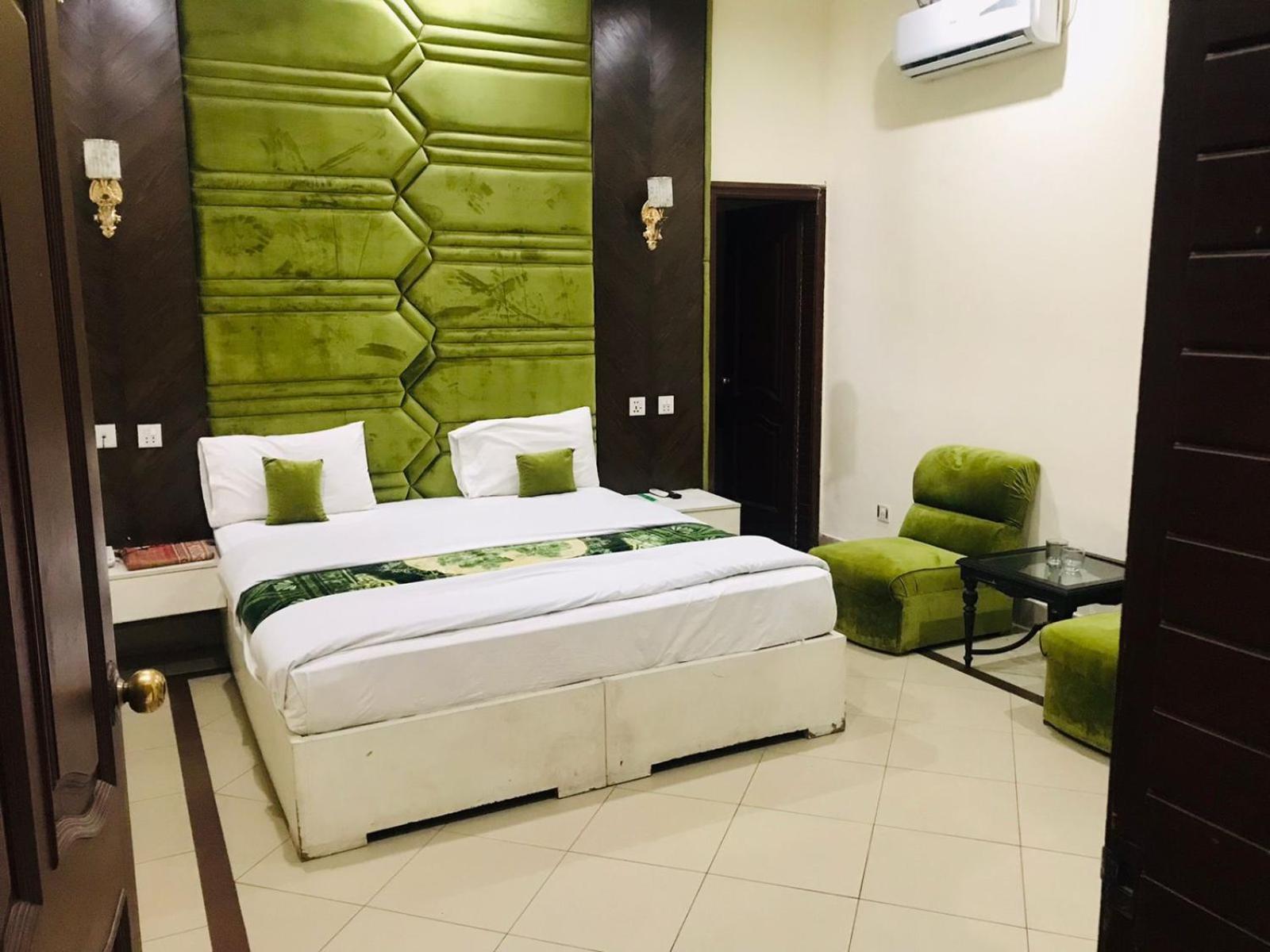 Hotel Pak Continental Multan Exterior foto
