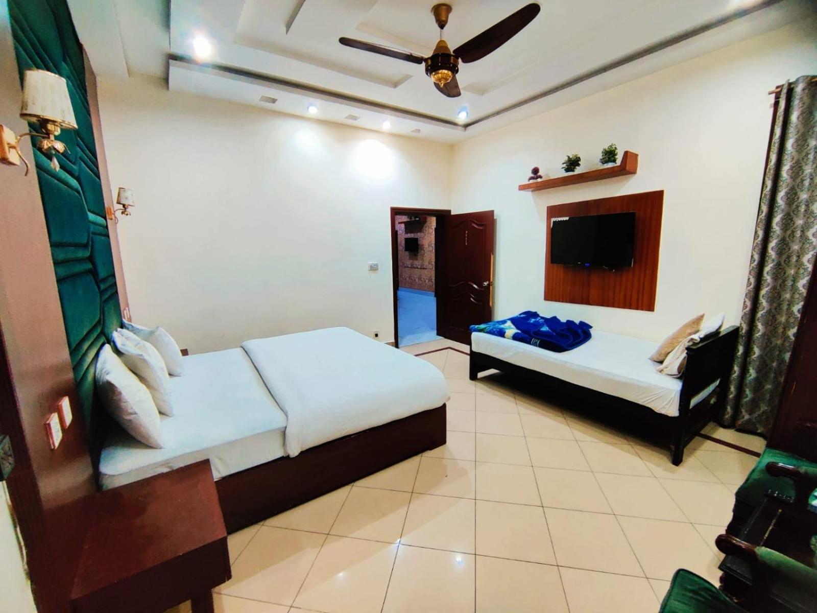 Hotel Pak Continental Multan Exterior foto