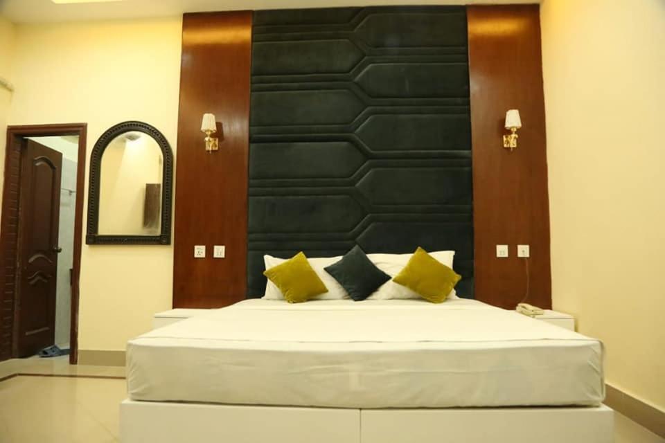 Hotel Pak Continental Multan Exterior foto